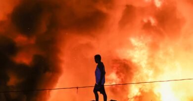 Fire breaks out at cake manufacturing company in Kolkata