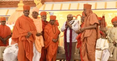 <div>Gujarat CM attends Jetalpur Swaminarayan temple’s bicentenary celebrations</div>