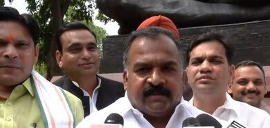 <div>Cong MPs thank party leadership, LS Speaker after suspension revoked; flag ‘Oppn discrimination’</div>