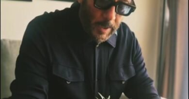 Jackie Shroff honours Nanda, celebrates Farooq Sheikh’s birth anniversary