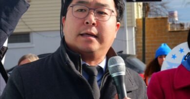 US lawmakers clash over troops, war powers