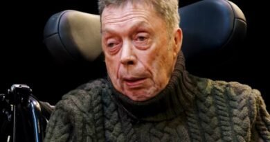 <div>Tim Curry reveals one of his ‘great regrets’</div>