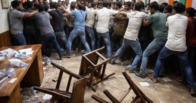 <div>Clashes at Bengal Congress HQ over Rohan Mitra’s candidature; workers injured</div>