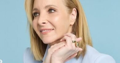 <div>Lisa Kudrow shares her reaction to learning Alan Cumming joining ‘Romy and Michele’s High School Reunion’ cast</div>