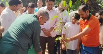 <div>Kuljeet Singh Chahal leads NDMC’s ‘Ek Ped Maa Ke Naam’ campaign in Laxmibai Nagar</div>