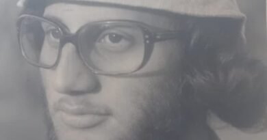 <div>Anupam Kher says, ‘Confidence is the best hairstyle’ as he recalls his early days in the industry</div>