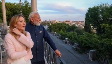 <div>PM Modi attends dinner hosted by Giorgia Meloni, says ‘looking forward to our talks’</div>
