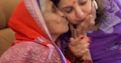 <div>Farah Khan gets emotional as Shiv Thakare treats her to his Aaji’s homemade ‘bhakri-pitla’ & ‘aamras’</div>