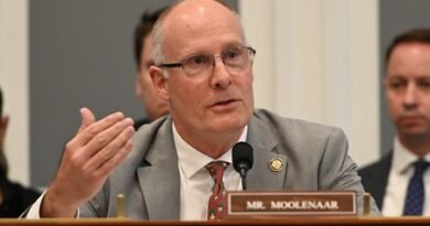 US lawmaker seeks biotech curbs on China