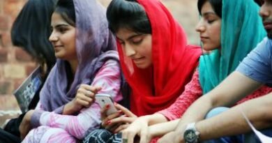 Pakistan: Students hold protest in Balochistan against delay in laptop distribution, internet disruption