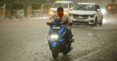 <div>IMD forecasts more rain in Delhi-NCR; AQI stays in ‘very poor’ category</div>