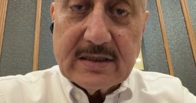 Anupam Kher shares how his play ‘JaanePehchaane Anjaane’ turned into a never-ending applause moment