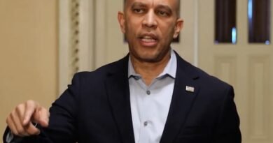 Hakeem Jeffries attacks Trump on living costs, Iran war