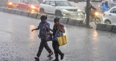 Heavy rains lash Hyderabad, two die of electrocution