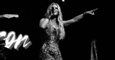 Jessica Simpson says her DMs are open but there’s a catch