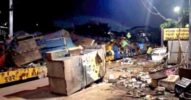 Railway authorities carry out eviction drive in Kolkata’s Park Circus station area
