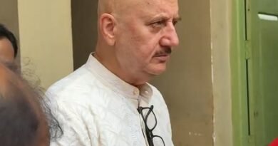 <div>Anupam Kher prays for ‘health, happiness, & peace’ at the Kalighat Kali Temple in Kolkata</div>