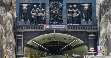<div>Maha govt under Oppn fire after newly inaugurated Mumbai-Pune Expressway ‘missing link’ shut due to rain damage, landslide</div>