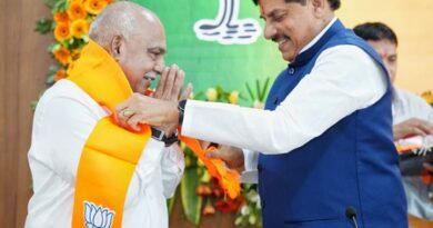 MP CM Mohan Yadav congratulates Hemant Khandelwal on completing one year as state BJP chief