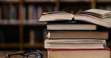 <div>J&K govt suspends 8 officials allegedly responsible for approving controversial book (Ld)</div>