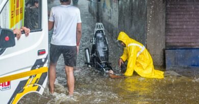 <div>Monsoon fury: Heavy rain hits Maharashtra, ‘Red Alert’ in four districts</div>