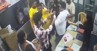 <div>Thane hospital horror: Doctor assaulted by Sena corporator quits, says ‘there is a lot of fear’</div>
