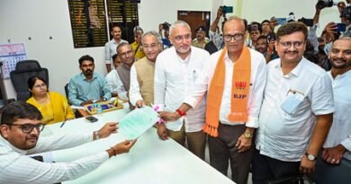 Gujarat: BJP candidate Satish Patel files nomination for Manjalpur bypoll