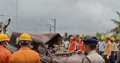 Bengal school bus-train crash: Drunk gateman ignored closing rail gate, arrested (Lead)