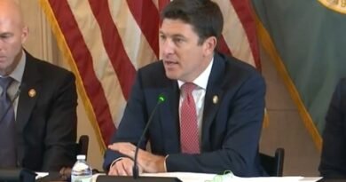 US lawmakers push Senate to clear crypto bill