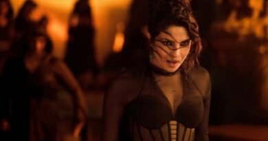 <div>SS Rajamouli shares first pics of fiery yet graceful Priyanka Chopra as Mandakini in ‘Varanasi’</div>