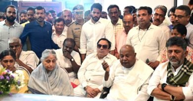 <div>My parents’ companionship is model for younger generation: Kumaraswamy on mother’s demise</div>
