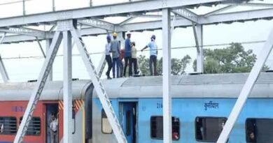 Major train mishap averted in Jharkhand after overhead electric wire snaps on Tata-Howrah Express