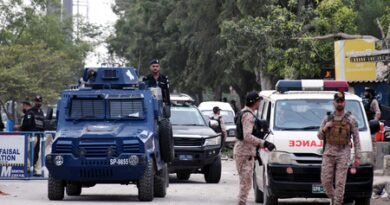 Death toll rises to 15 in suicide attack at police station in Pakistan (Lead)