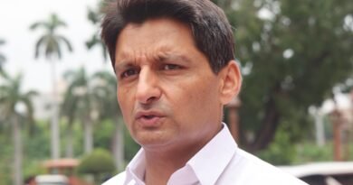 <div>‘Should be ashamed’: SAD, riot victims’ family hit out at Deepender Hooda’s ‘irreplaceable loss’ remark for Sajjan Kumar</div>