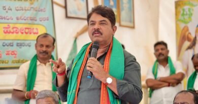 <div>BJP mocks Karnataka govt’s ‘Freedom from Waste’ drive, demands freedom from potholes</div>