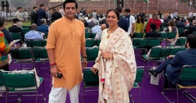 <div>Amitabh Bachchan, Karisma Kapoor, Ravi Kishan, Ram Charan & others mark 79th Independence Day with heartfelt posts</div>