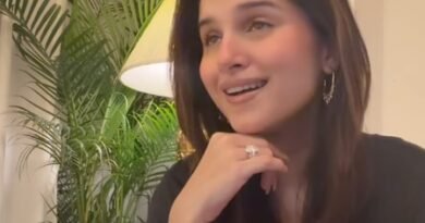 Tara Sutaria croons ‘Tum Hi Aana’ during midnight jam session