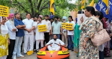 AAP protests over poor drainage, bad roads in Chandigarh