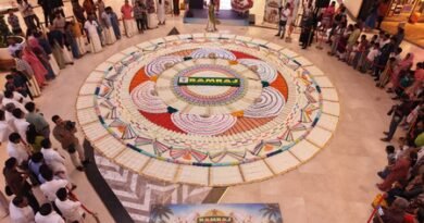 3,000 dhotis bloom into an Onam Pookkalam in Kochi