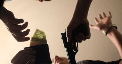 Robbery at mattress store in Kolkata, Rs 1.30 crore taken away at gunpoint