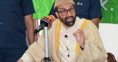 <div>Mirwaiz Umar Farooq favours 5-day week for schools in J&K</div>