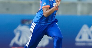 <div>Women’s Asia Cup Final: BCCI Secy Saikia, VP Shukla present Nandni with fielding medal</div>