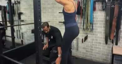 <div>Ananya Panday gets emotional as she successfully performs her first ‘Pull up’</div>