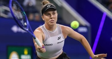 US Open: Noskova muscles into third round