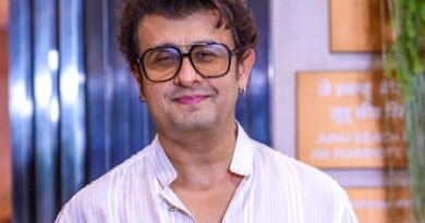 Sonu Nigam, Salim Merchant visit Mohd. Rafi’s house, witness prized possessions from personal harmonium to telephone