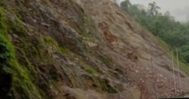 <div>Heavy rain causes landslides on railway line in Bengal’s Murshidabad; train movement halted</div>