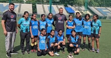 Cafu plays football with underprivileged girls in Mumbai, urges them to ‘never give up’