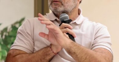 <div>‘Who gave these men the right to behave like this’: Rahul Gandhi condemns molestation of Class 10 girl in Bihar’s Jamui</div>
