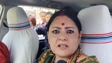 <div>Temporary health workers protest around Bengal minister Agnimitra Paul’s car, demand a salary hike</div>