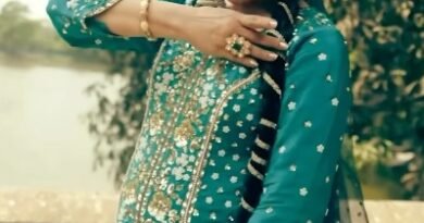 Meenakshi Seshadri relives evergreen song ‘Baali Umar Ne Mera Haal Woh Kiya’ from ‘Awaargi’